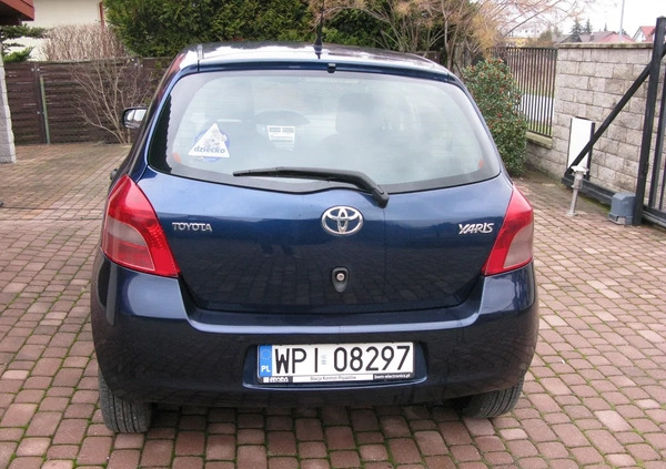 Toyota Yaris cena 13800 przebieg: 107000, rok produkcji 2007 z Piaseczno małe 7